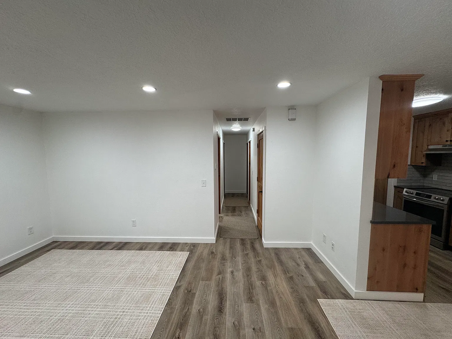 3 bed, 1000 sqft, $2,800 — Photo 2