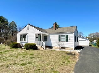 412 Halfway House Rd, Windsor Locks, CT 06096