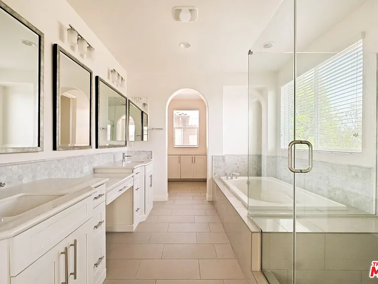 5929 Spelthorne Ln — Photo 29
