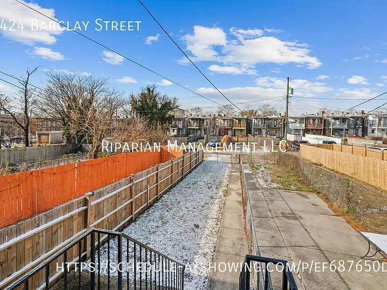 2424 Barclay St — Photo 25