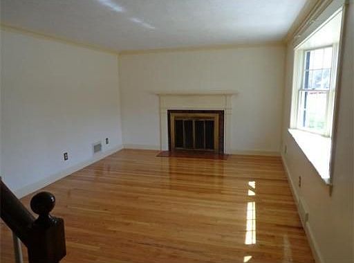4th image of 28 Cherry Ln
