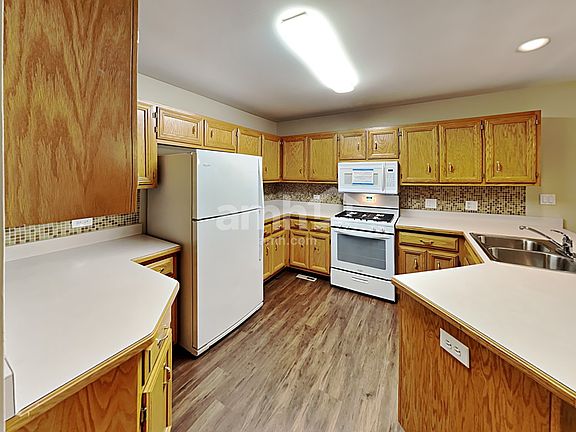 4th image of 2615 Heritage Lake Dr