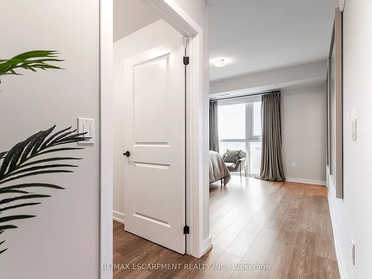 870 Queenston Rd #504 — Photo 26