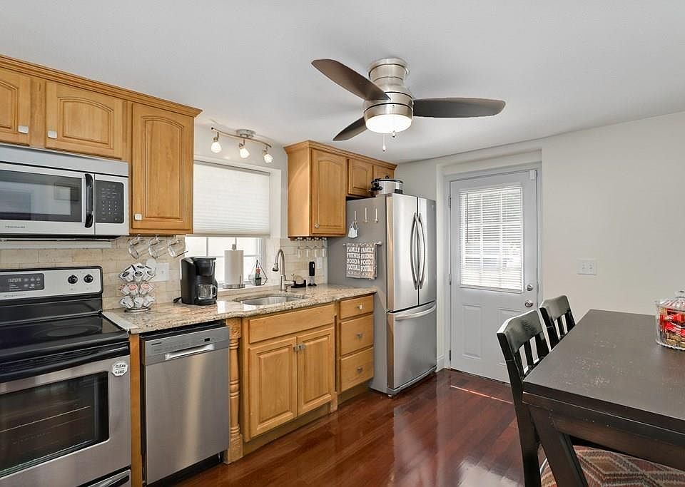 1st image of 475-479 Sea St Unit 1