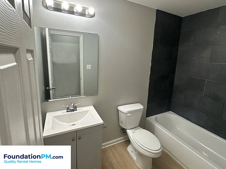 3751 Oak Lake Ln — Photo 12