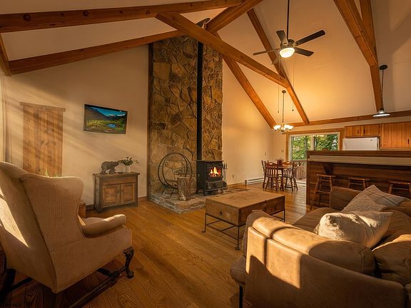 2nd image of 596 Hemlock Cir