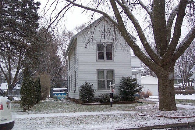 2nd image of 526 Monroe St