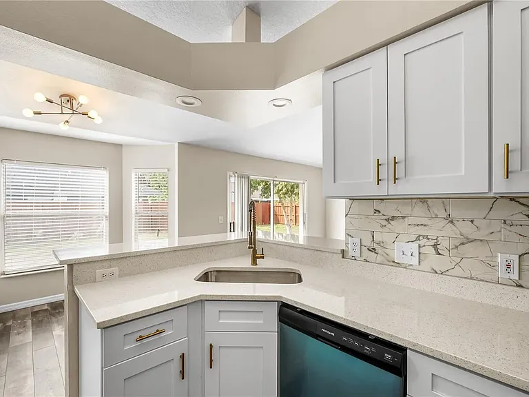 4806 Doc Dr — Photo 11
