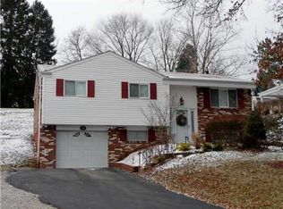 932 Logan Rd, Bethel Park, PA 15102