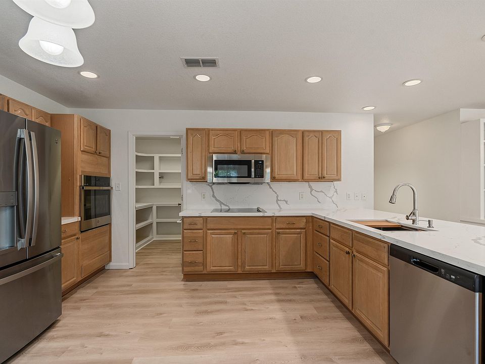 1st image of 100 Royal Way Dr APT 10A