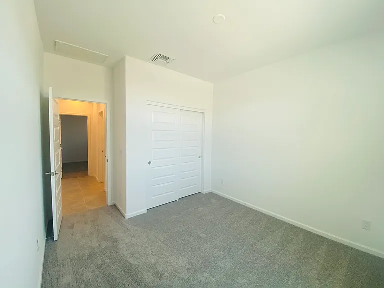 5531 S 23rd Dr — Photo 10