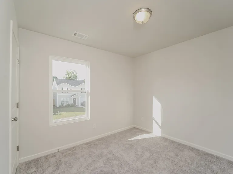 639 Farmstead Trl — Photo 13