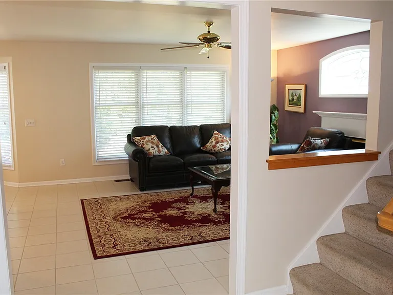 121 Brittany Cir — Photo 4