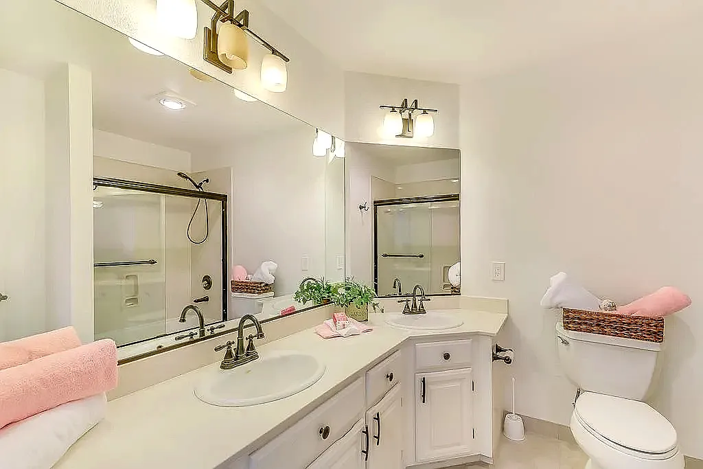 3 bed, 2.5 bath, 1676 sqft, $5,250 — Photo 4