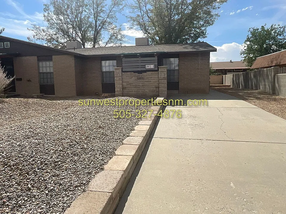 2901 La Habra St