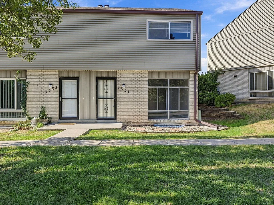 4334 W Pondview Dr