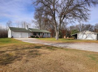 10219 Maple Hill Rd, Howard City, MI 49329