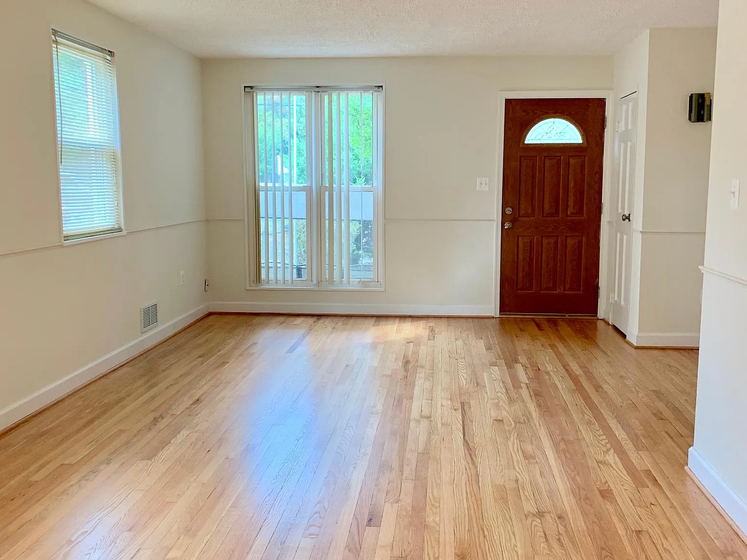 3 bed, 2.5 bath, 1400 sqft, $3,250 — Photo 4