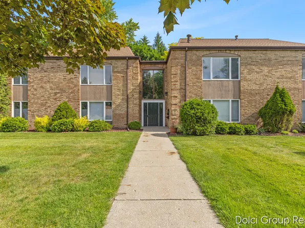 484 Barkwood Dr NW, Grand Rapids, MI 49534