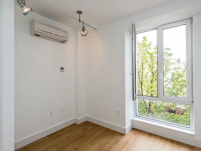 74 Maujer St #1E — Photo 8
