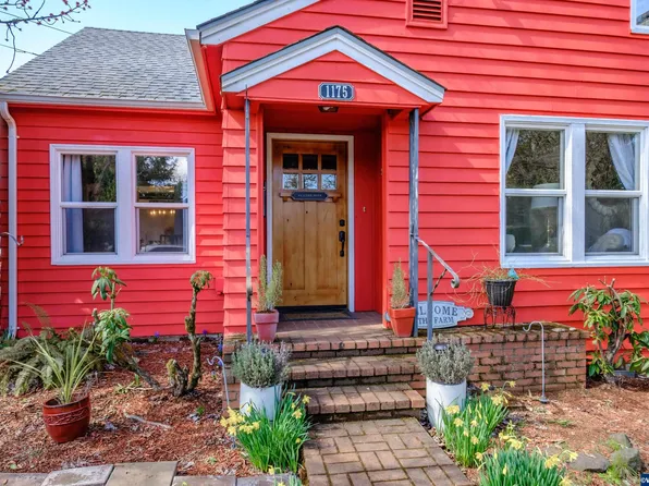 1175 SW Fairview Ave, Dallas, OR 97338