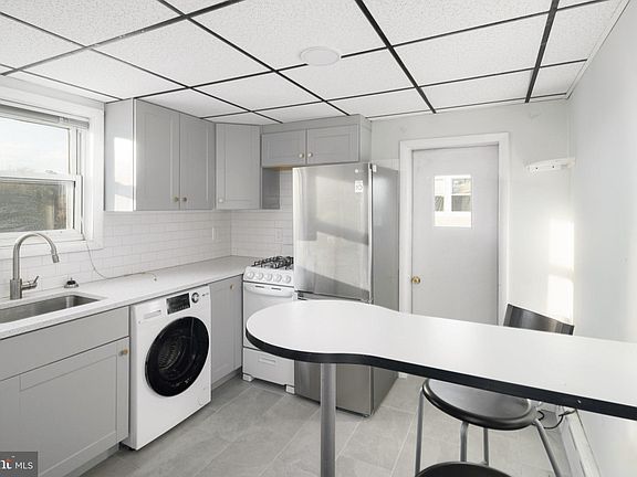 3rd image of 1335 Wharton St Floor 3