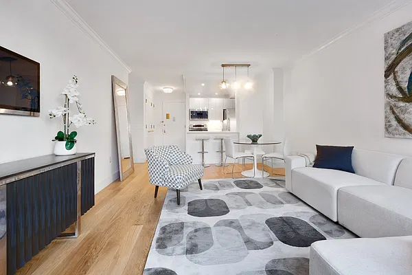 Sold by Nest Seekers International | media 3