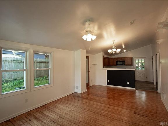 4th image of 1425 Flesher Ave