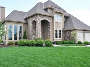 1726 Cool Water Cres N, Oconomowoc, WI 53066
