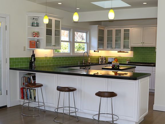 Light and bright kitchen with high end appliances, including Dacor double oven, Miele dishwasher and 6 burner viking stove top.