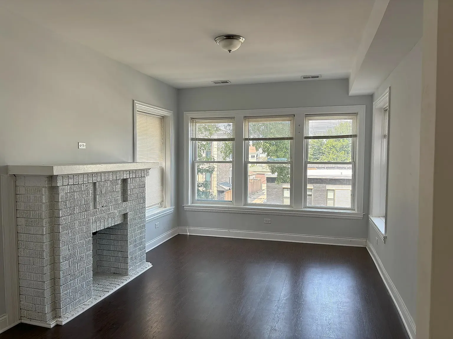 3 bed, 1200 sqft, $2,350 — Photo 2