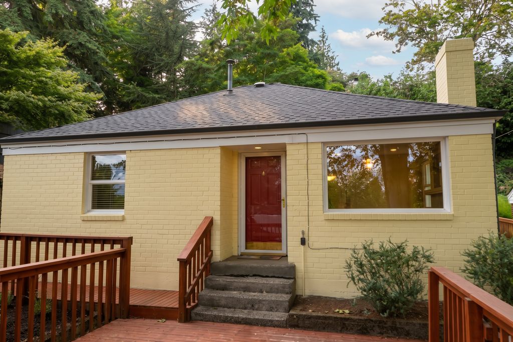 9233 17th Ave NE - Property Image