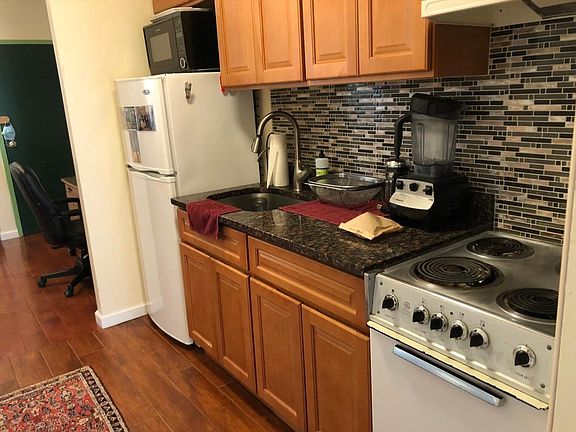 2nd image of 254 S 10th St #2RR