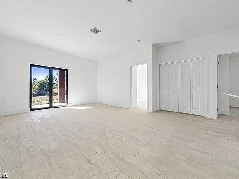 2220 Kenneth Ave S — Photo 8