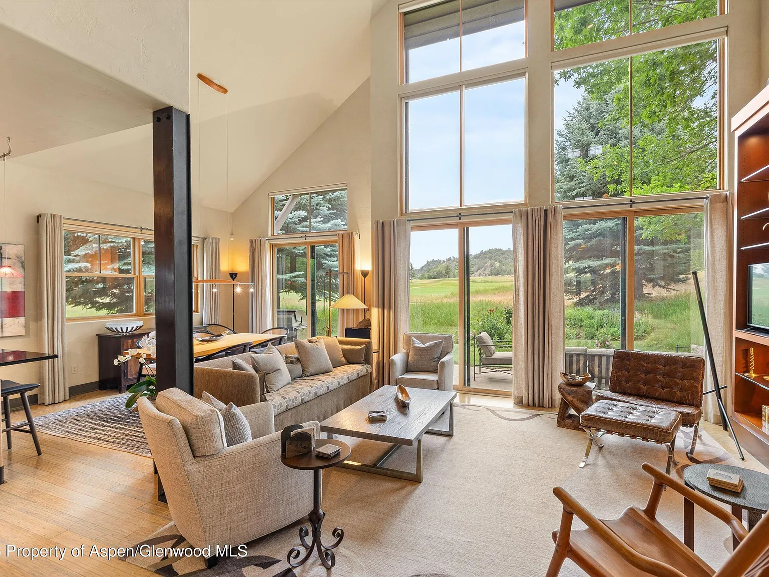 3 bed, 3.5 bath, 2200 sqft, $8,000 — Photo 1