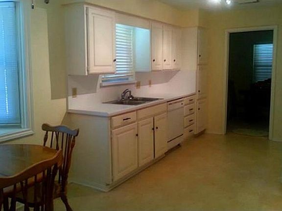 3rd image of 2412 Meadow Creek Dr