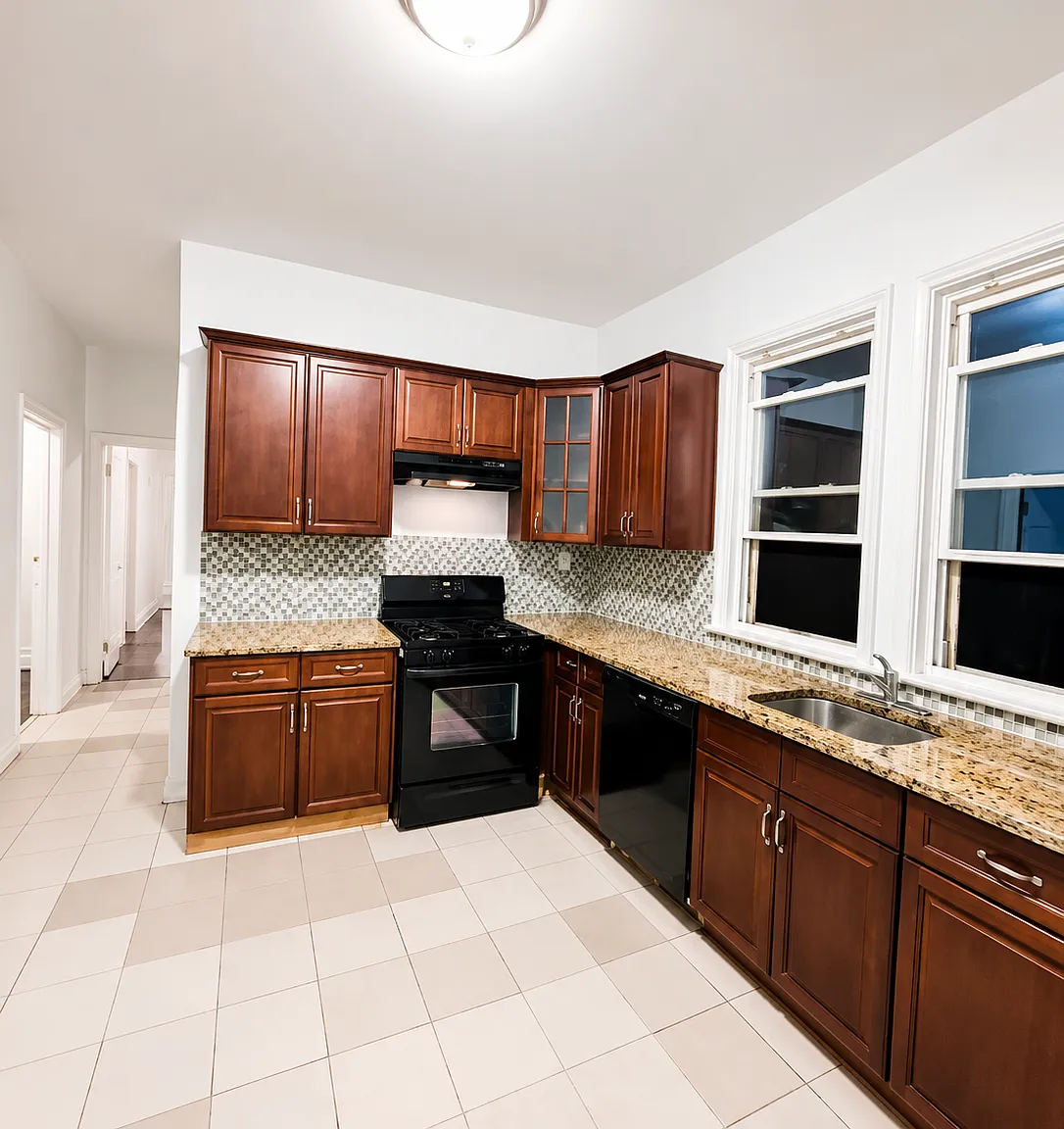 4 bed, 800 sqft, $2,200 — Photo 1