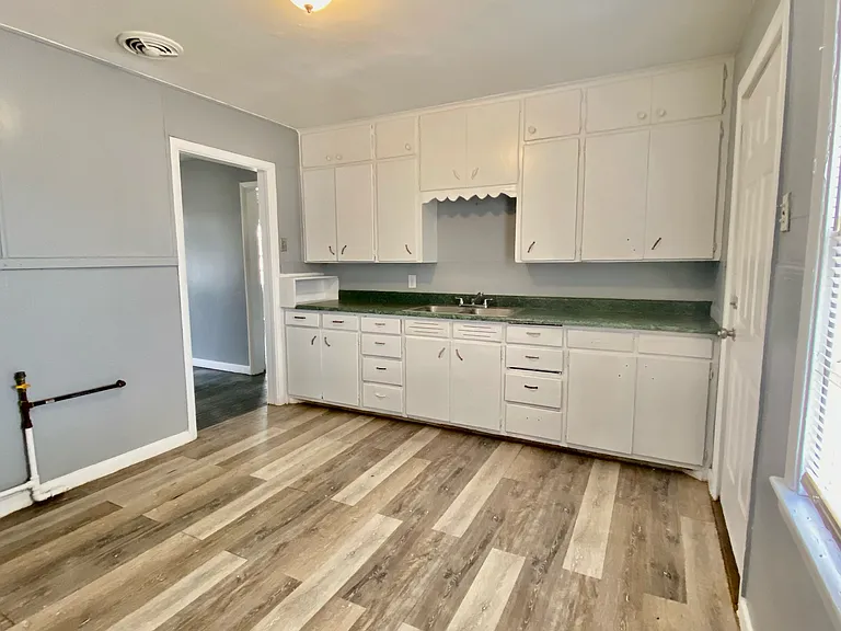 3313 1st Pl — Photo 7