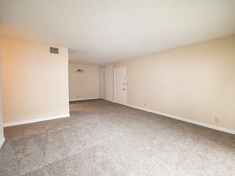 Willow Run Apartments — Photo 31