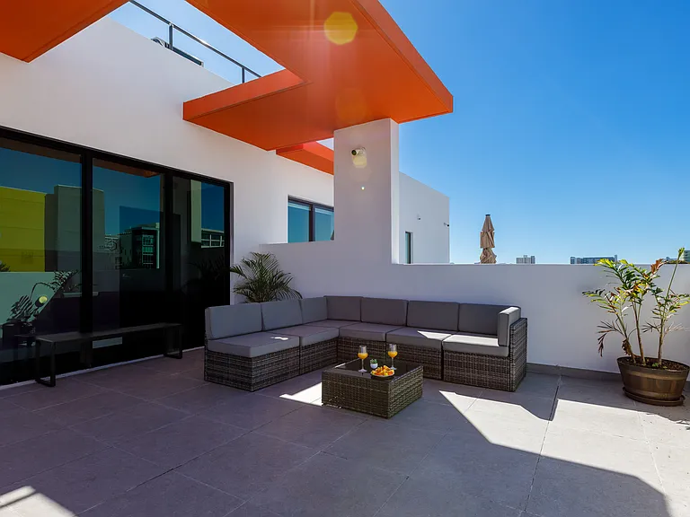 Saffron Apartments — Photo 8