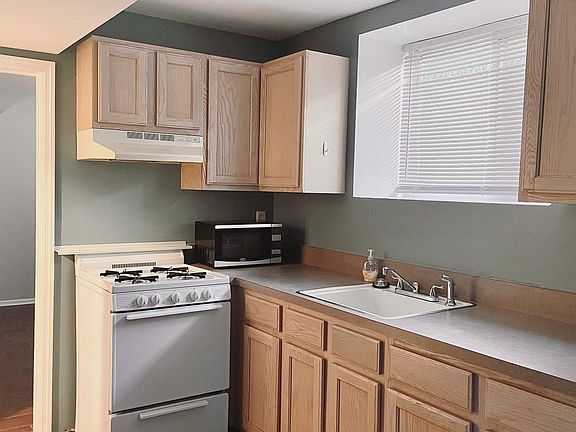 3rd image of 44 Rachel Ct Floor Basement