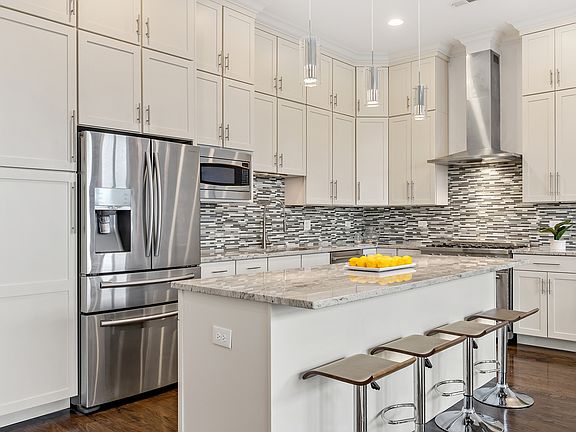 5th image of 4845 N Damen Ave #Penthouse S