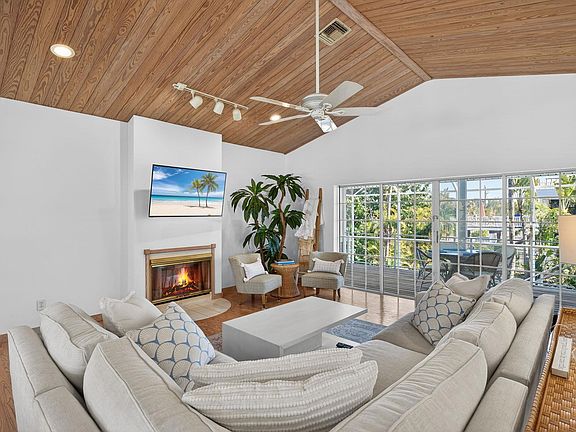 5th image of 556 Sea Oats Dr