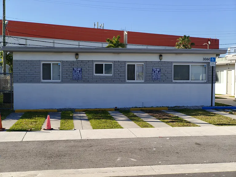 3060 SW 27th Ln #7 — Photo 3