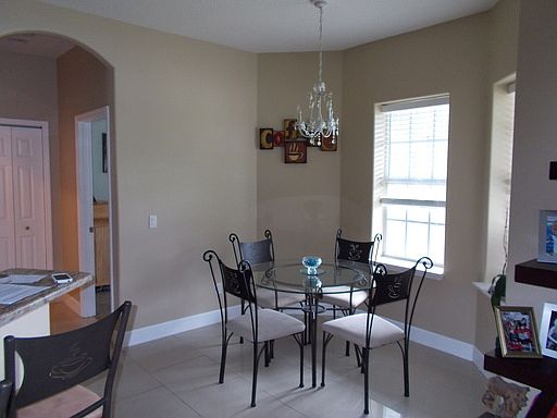 4th image of 41128 Aspen St