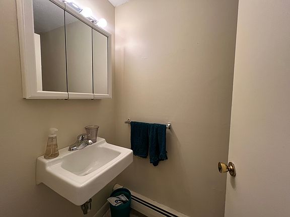 4th image of 24 Highland Ave APT 17