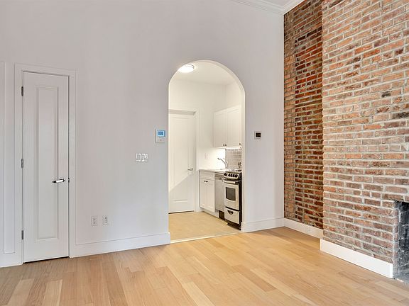 3rd image of 141 Lexington Ave APT 2R