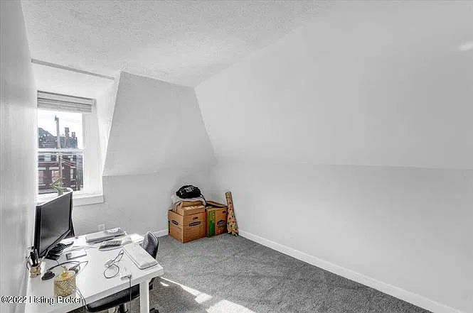 129 W Ormsby Ave — Photo 1