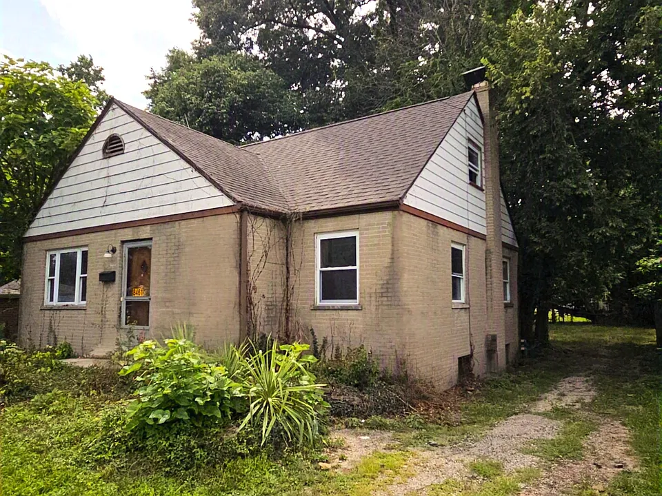 8461 Saint Clair Ave