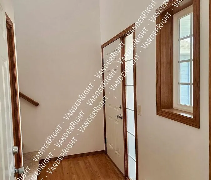 1419 N Conifer Pl — Photo 2